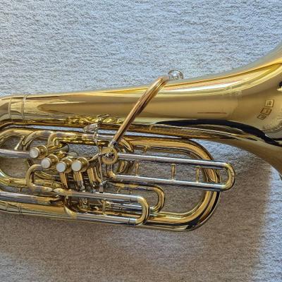 Tuba Yamaha in F - thumb