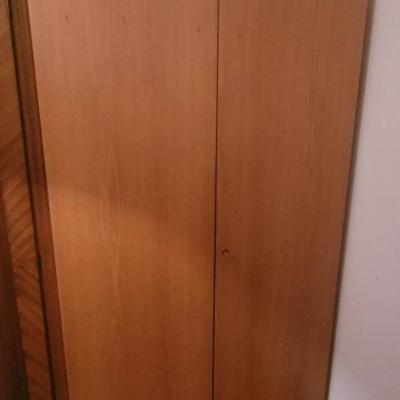 Verkaufe einen Kleiderschrank / Vendo un armadio - thumb