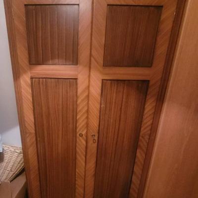 Verkaufe einen Kleiderschrank / Vendo un armadio - thumb