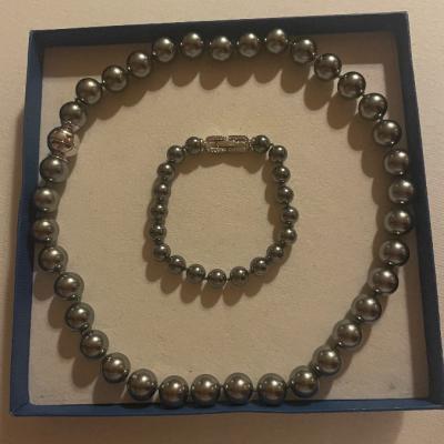Perlenkette grau mit passendem Armband Pierre Lang - thumb
