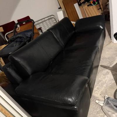 Schwarze Ledercouch zu verschenken - thumb