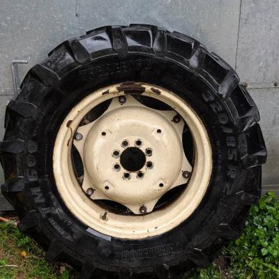Verkaufe Traktorreifen mit Felgen 320/85 R24 - thumb