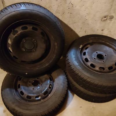 Winterreifen 175/65/R14 inkl. Felgen für Ford Fiesta. Gummi Neuwertig - thumb