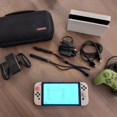 Nintendo Switch OLED + Zubehör - thumb