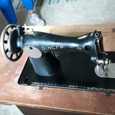 Alte Singer Nähmaschine zu verkaufen - thumb