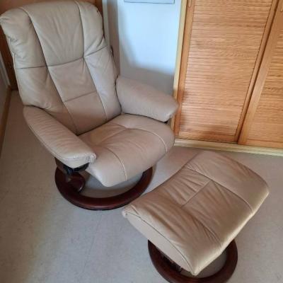 Original Stressless-Sessel mit Hocker - thumb