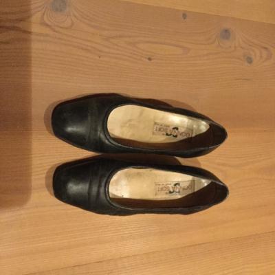 Bequemer schwarzer Damenschuh von Donna Soft - thumb