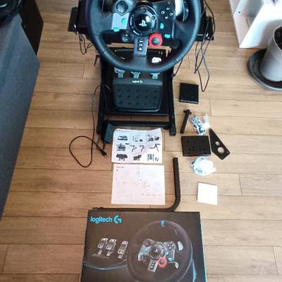 Logitech Lenkrad mit Ständer - thumb