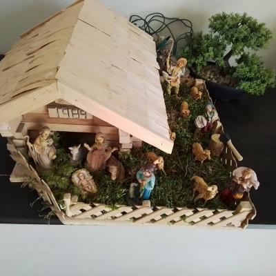 Weihnacht Krippe mit Figuren - thumb