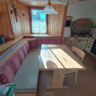 Tisch mit Eckbank und 3 Stühle - thumb