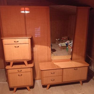 Kleiderschrank mit Nachttischkästchen - thumb