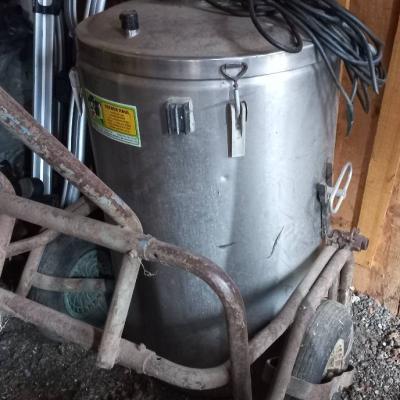 Verkaufe Milchtank samt Wagele, Milchkühlgerät, Milchmessgerät + mehr - thumb