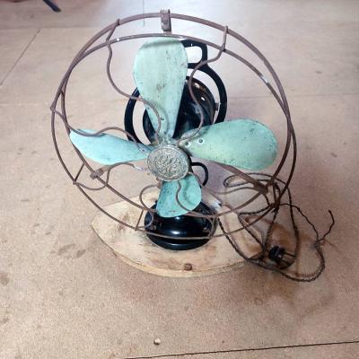 Antiker Tischventilator mit Typenschild - thumb