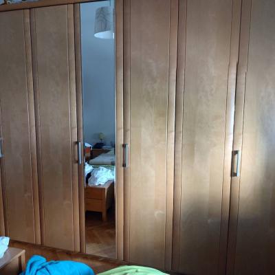 Kleiderschrank hochwertig, 7 Türen mit praktischer Inneneinteilung - thumb