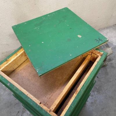 Bienenstöcke aus Zirbenholz zu verschenken - thumb