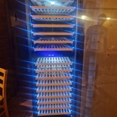 Verkaufe eine neue Wein  Vitrine - thumb