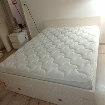 Bett mit Matratze - thumb