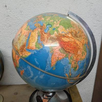 Globus mit integrierter Leuchtfunktion - thumb