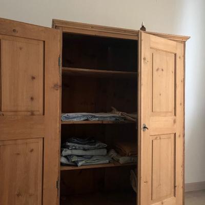 Antiker Kleiderschrank - thumb
