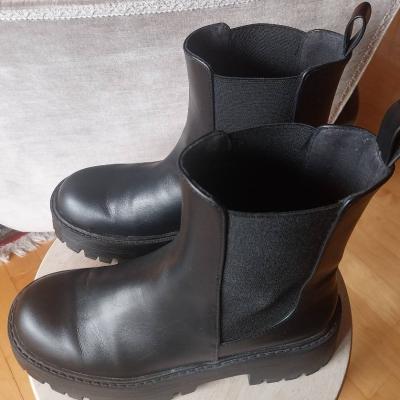 Neue Platform chelsea boots - Pull & Bear - thumb