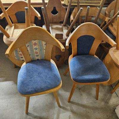 Verschiedene Plank-Stühle in Eiche Massivholz mit Polsterung - thumb