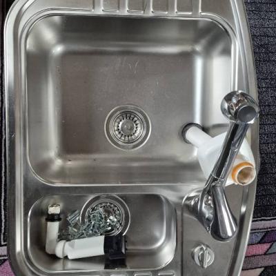 Spülbecken mit Armatur - thumb