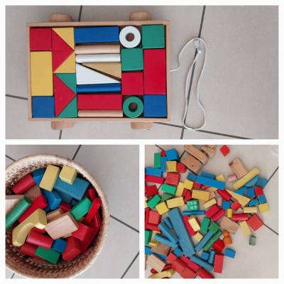 Holzklötze und Holz-Anhänger - thumb