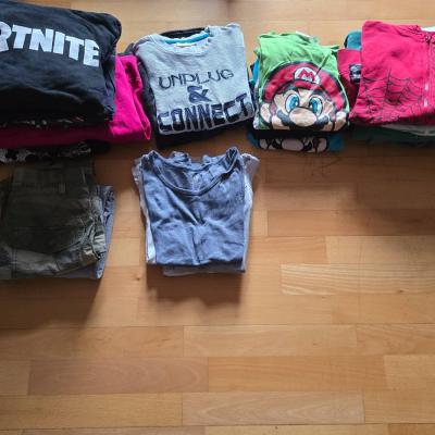 Viele verschiedene Bubenkleidung zu verkaufen, Gr 134/140 bei Interess - thumb