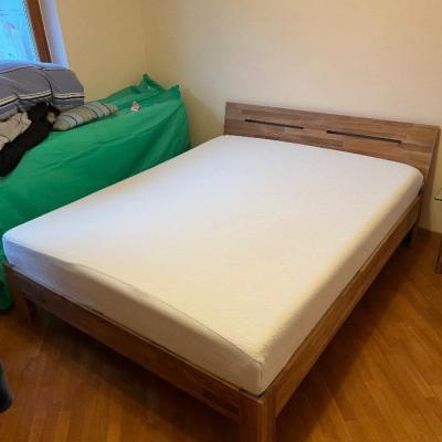Doppelbett neuwertig, inkl. Matratze und Lattenrost - thumb
