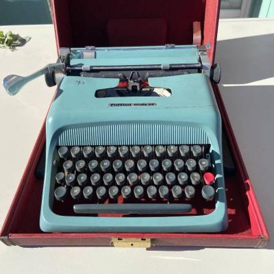 Schreibmaschine Olivetti Studio 44 - thumb