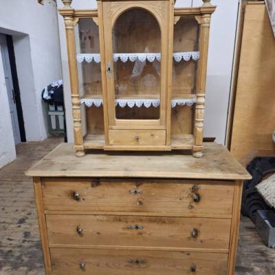 Alte Kredenz - thumb