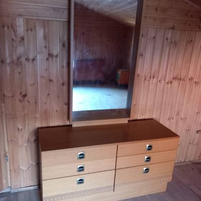 Komode aus Holz - thumb