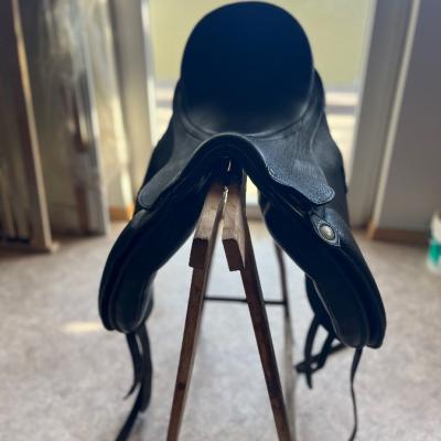 Gebrauchter gut gepflegter Dressursattel von Isabell Werth - thumb