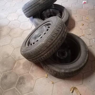 Gebrauchte Autoreifen mit Felgen 175/65R14 - thumb