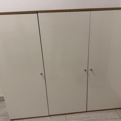 Verkaufe verschiedene Lampen und Möbel aufgrund von Umzug - thumb