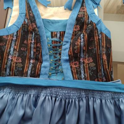 Meraner Bürgertracht mit blauen Bändern,2 Schürzen,Bluse u.Jacke - thumb