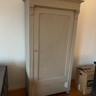 Antiker Holzschrank - thumb