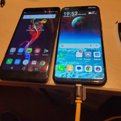 2 fast neue Handys, alle Netze Frei mit OVP - thumb
