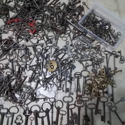 Verschiedene alte Schlüssel - thumb