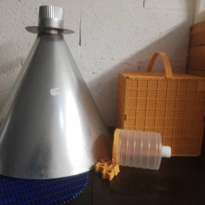 Schwarmkasten+Trichter, Apidea, Dispenser, Rauchfass... abzugeben - thumb
