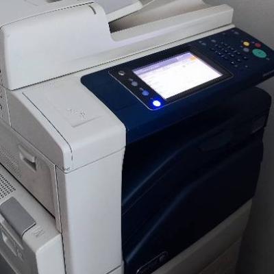 Xerox WorkCentre 7120 Farb-Multifunktionskopierer – Reparaturbedürftig - thumb
