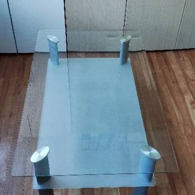 Kleiner Tisch für Wohnzimmer / Couch / Wartesaal - thumb