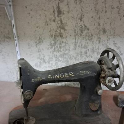 Antike Gegenstände und Werkzeuge zu verkaufen. - thumb