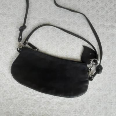 Kleine Umhängetasche schwarz - thumb