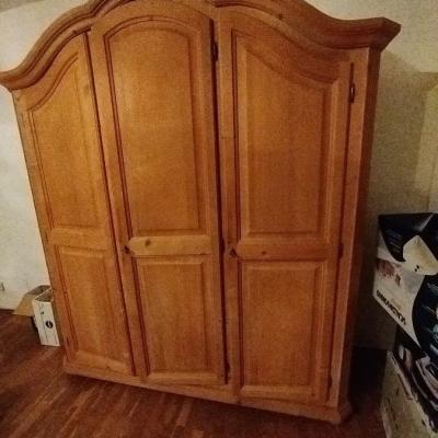 3 Holzschränke zu je 30 Euro - thumb
