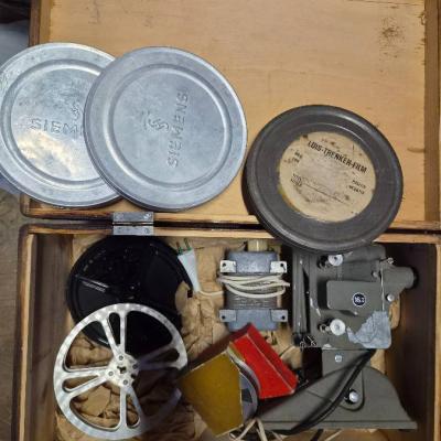 Meteor 16mm Filmprojektor inkl. Filmrollen - thumb