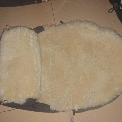 Echte Lammfellauflage / Fußsack / Einlage für Babyschale Gurtschlitze - thumb