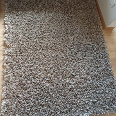 großflächiger Teppich in sehr gutem Zustand - thumb
