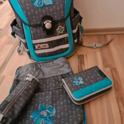 Schultasche mit Zubehör - thumb