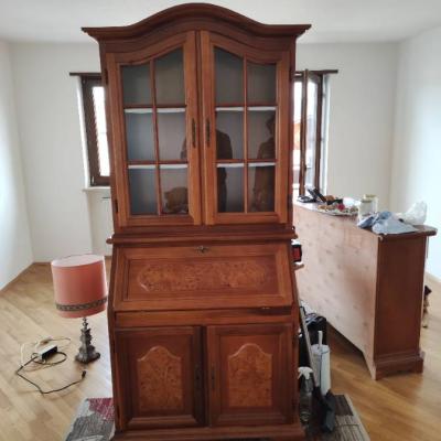 Schöner Holzkasten und Schreibtisch mit Vetrine - thumb